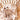 Peluche parreseux en fourrure taupe avec un noeud papillon, posée sur une couverture pour enfant.