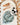 Doudou panda personnalisable niché dans une feuille